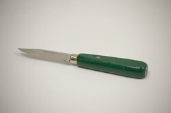 #3 (2.5" curved blade) knife with green enameled handle.