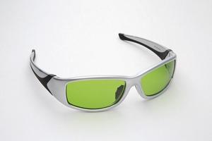 Wrap Around Laser Eyewear - Silver/Black Frame with Green Polycarbonate Filter Lens, Diode Alexabdrite Model. Optical Density >5+ FROM 800-980nm. Visi